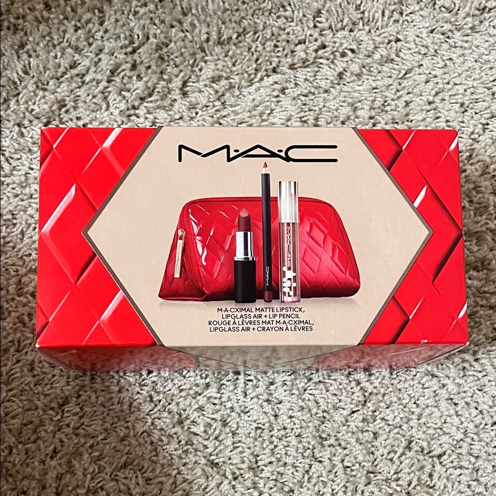 MAC Cosmetics Trending Tomorrow Lip Trio with cosmetic bag